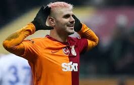 VIDEO: Mauro Icardi fires Galatasaray ahead in first minute of Turkish Super Cup final only for Fenerbahce's U19s to ...