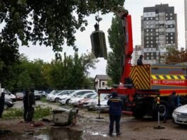 Russian strikes kill eight