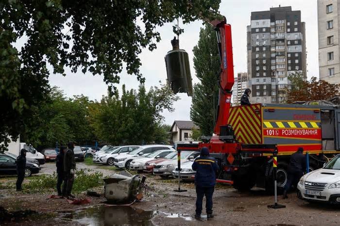 Russian strikes kill eight