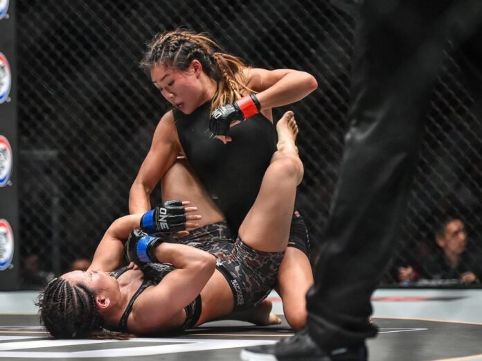 2026-10-16-usa-sports-4 Liz Carmouche shaves head to make weight for PFL Chicago title fight