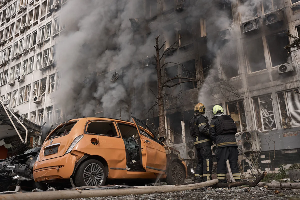 As Trump Dithers, Ukraine