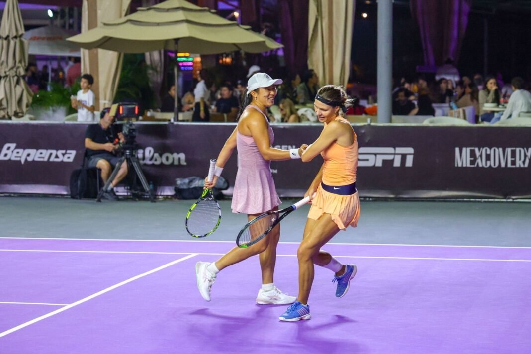 bouzkova-vs-zakharova-ningbo-2026 Marie Bouzkova in tennis action at the WTA Ningbo Open 2026 ahead of the Zakharova clash