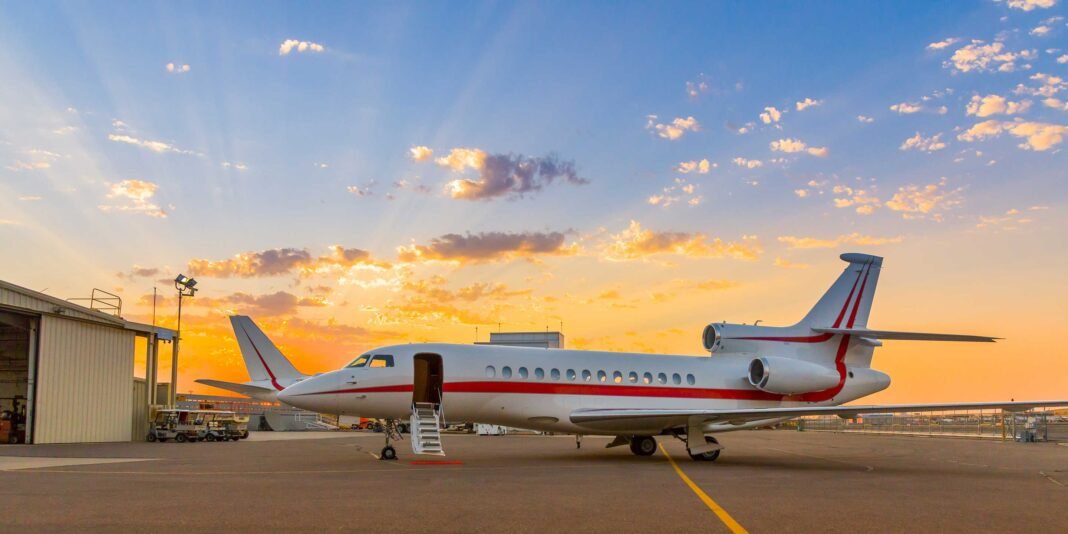 bus-01-honeywell-business-aviation-forecast-2035 Business aviation growth illustrated by a private jet at sunset, reflecting Honeywell's forecast of rising business jet deliveries through 2035.