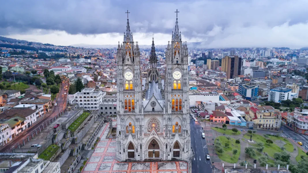 ecuador-priest-crucifix Ecuador priest crucifix tragedy shocks livestreamed mass