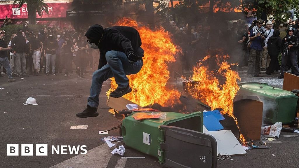 'Everyone hates the police'