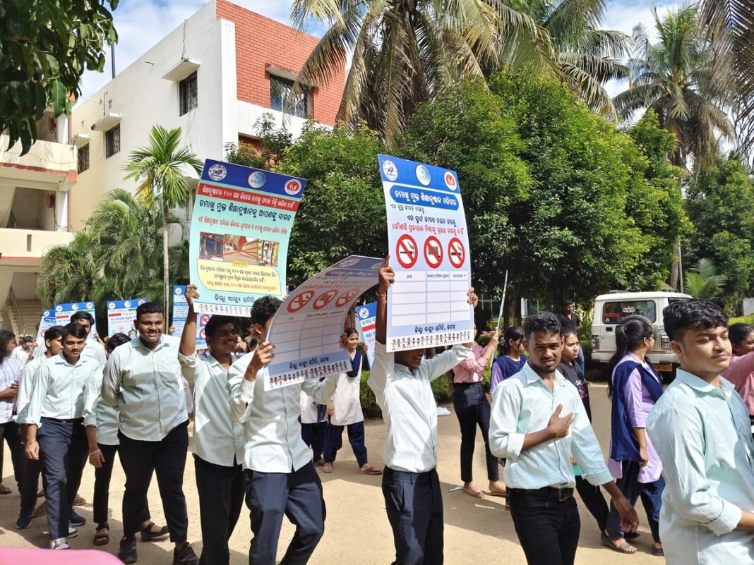 hea_04 Tobacco-free youth campaign students college anti-tobacco rally India