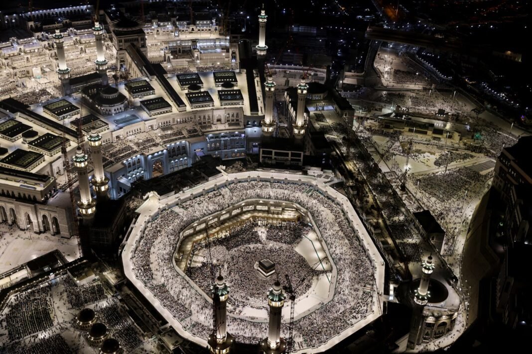india-2026-10-21-wp-saudi-executions-bangladeshi-couple-mecca Pilgrims in Mecca, Saudi Arabia