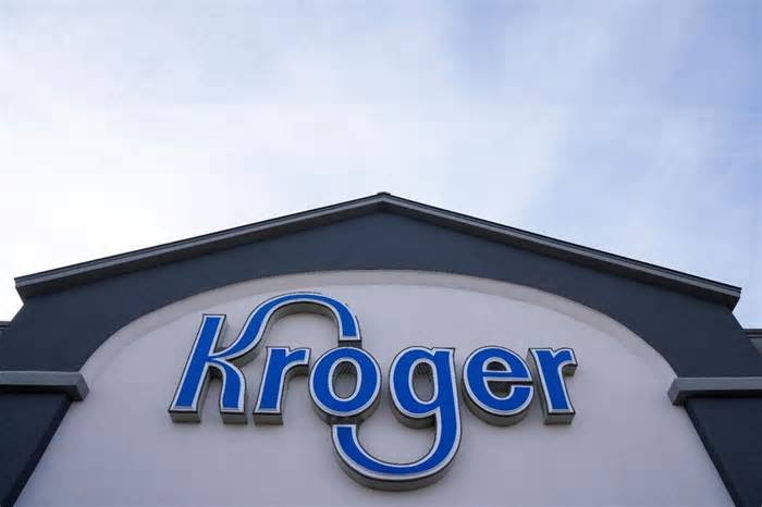 Kroger to lay off