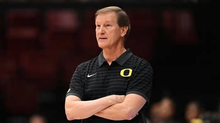 Longtime Oregon men’s basketball