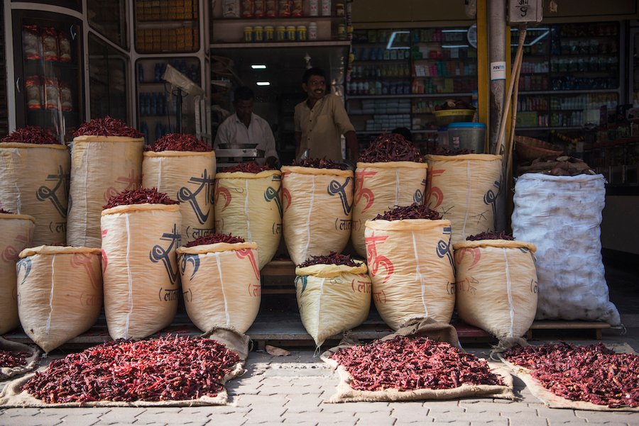 maharashtra-loose-masala-ban-lalbaug Spice sacks and masala stalls at Mumbai's Lalbaug spice market affected by the Maharashtra ban