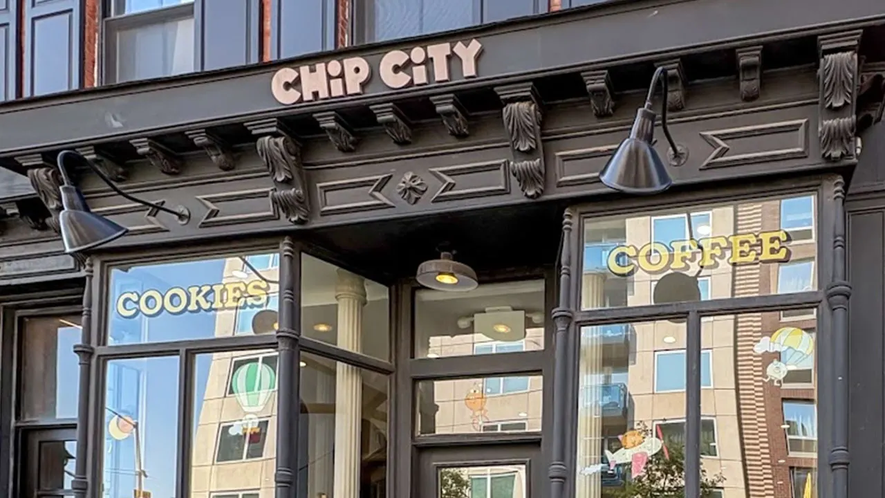 Popular cookie chain abruptly
