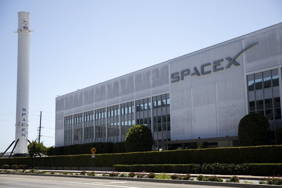 SpaceX Announces Spectrum Deal