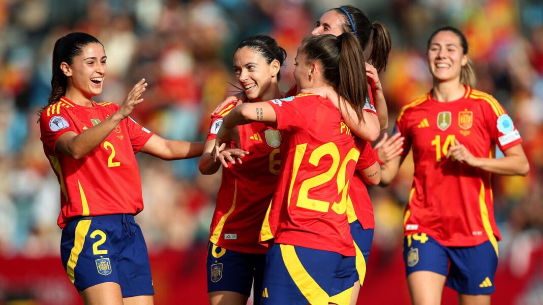 spain-extend-lead-fifa-womens-rankings Spain women's national football team celebrating after extending their lead in the FIFA world rankings