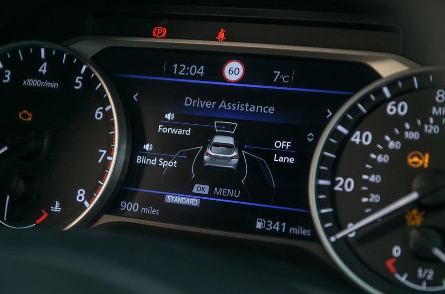 tech-04-car-tech-distraction Car technology distraction: car dashboard touchscreen controls