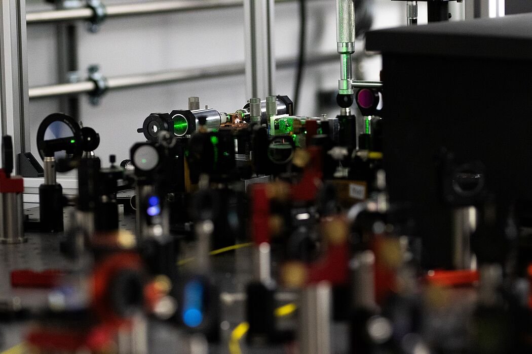 tech_04 Photonic quantum computer optics in a laboratory