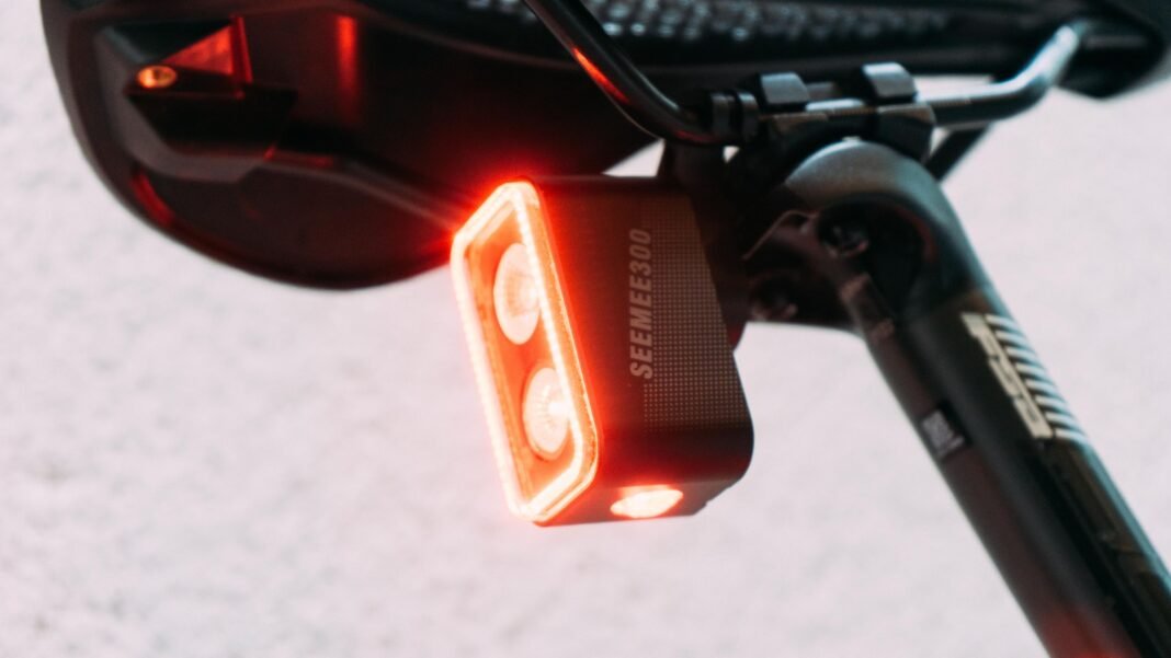 The Magicshine SEEMEE 300