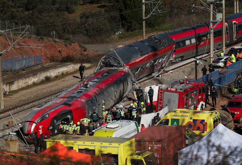 top-03 Train crash in Spain kills 68, investigation ordered