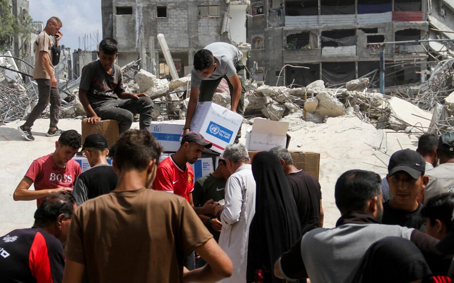 Palestinians gather to receive Gaza aid in Jabalia as WFP announces aid cuts
