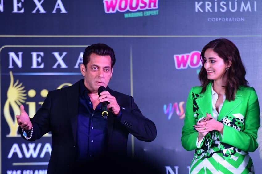 wp_04 Varun Dhawan, Salman Khan, press conference microphones, award show stage
