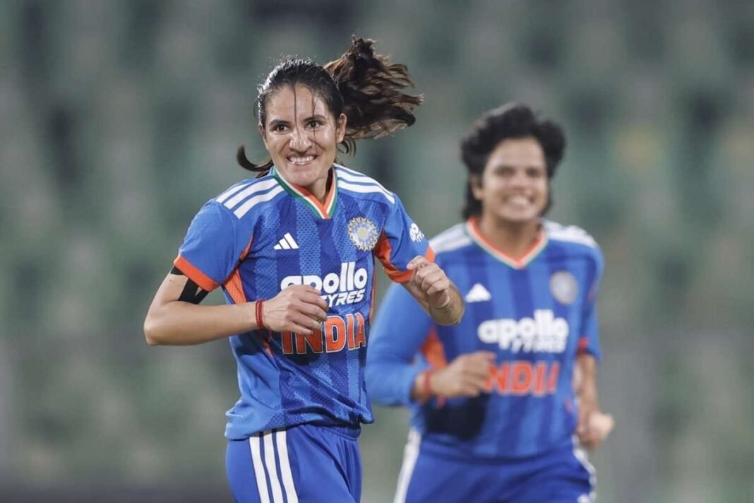 wp_23 Renuka Singh Thakur, India women cricket, Vadodara ODI, cricket bowling