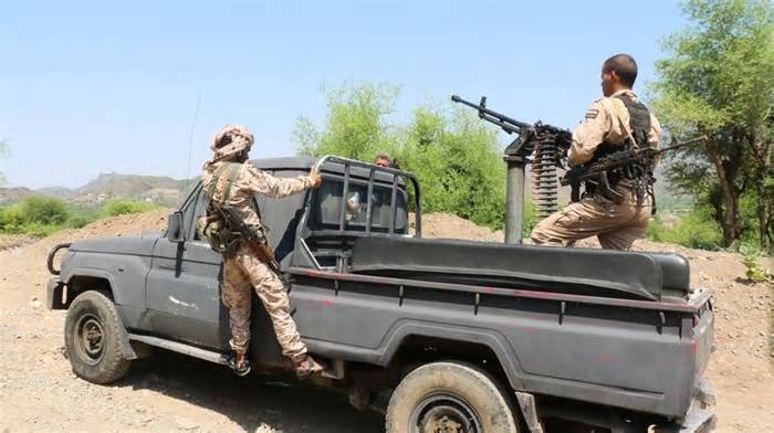 Yemeni government fighters shown